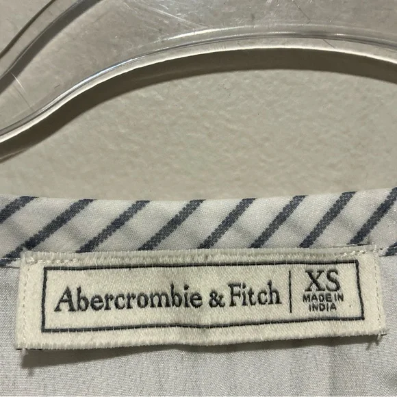 NWOT Abercrombie and Fitch Women’s White and Blue stripe blouse Size S - Picture 6 of 8